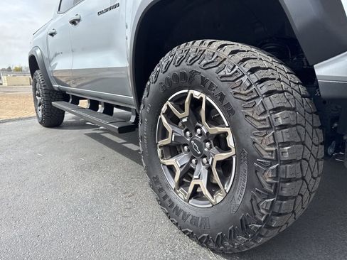 Used 2025 Chevrolet Colorado ZR2 w/ Technology Package image 8