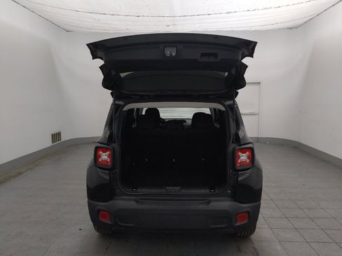 Used 2020 Jeep Renegade Latitude FWD image 29
