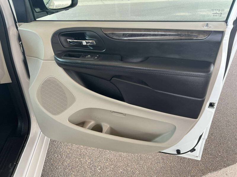 Used 2018 Dodge Grand Caravan SE FWD image 27