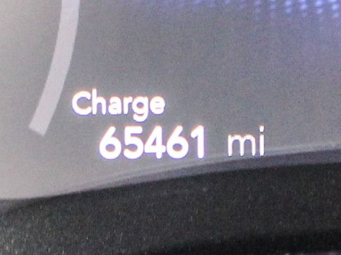 Used 2023 Chrysler Pacifica Limited FWD image 32