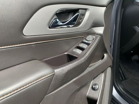 Used 2020 Chevrolet Traverse LT image 14