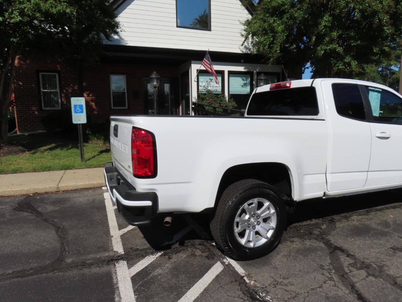 Used 2022 Chevrolet Colorado LT w/ Fleet Safety Package RWD image 9