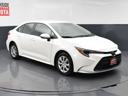 Used 2024 Toyota Corolla LE FWD image 6