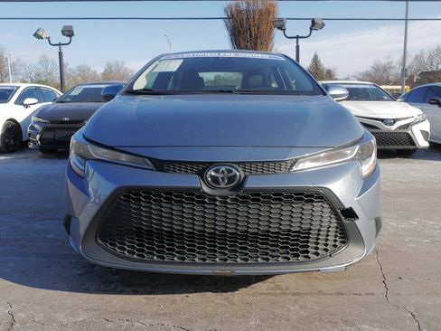 Used 2021 Toyota Corolla LE image 3