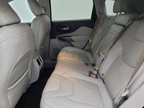 Used 2019 Jeep Cherokee Limited image 18