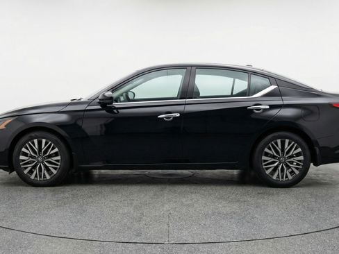 Used 2025 Nissan Altima 2.5 SV image 5