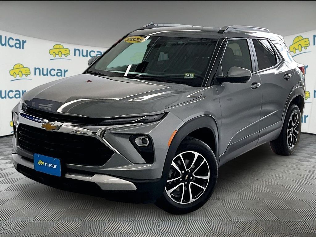 Used 2025 Chevrolet TrailBlazer LT AWD/4WD image 3