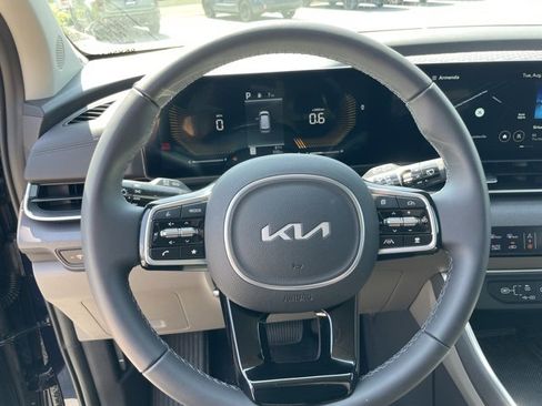 New 2026 Kia Carnival EX image 11