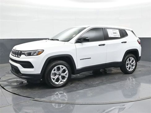 Used 2025 Jeep Compass Sport image 8