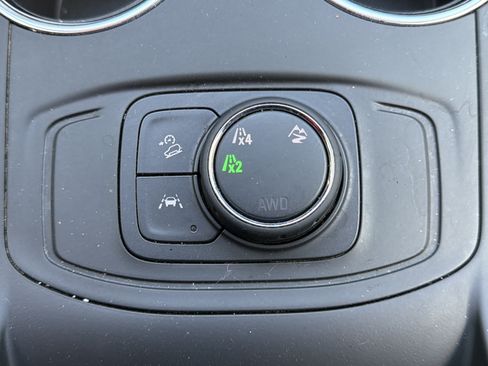 Used 2024 GMC Terrain SLE AWD/4WD image 10
