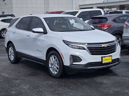Used 2023 Chevrolet Equinox LT image 3