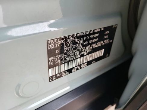 Used 2021 Toyota RAV4 XLE w/ Convenience Package FWD image 31