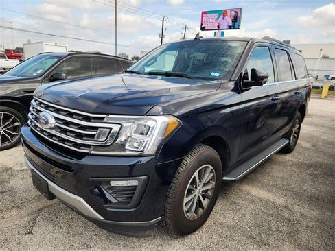 Used 2021 Ford Expedition XLT image 3