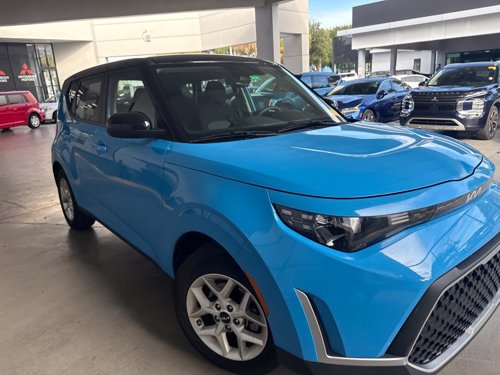 Certified 2024 Kia Soul S FWD image 3