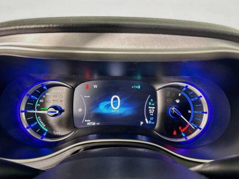 Used 2024 Chrysler Pacifica Limited FWD image 18