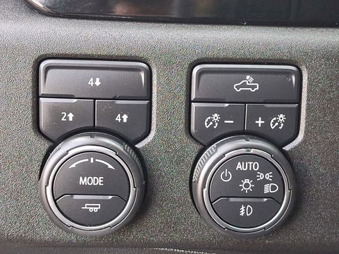 Used 2025 Chevrolet Silverado 2500 LT w/ Convenience Package image 25