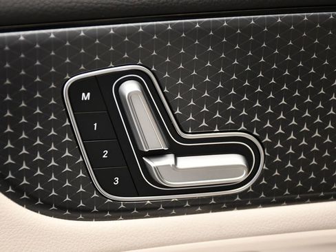 Used 2025 Mercedes-Benz GLA 250 4MATIC image 33