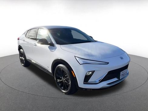 Used 2025 Buick Envista Sport Touring image 3