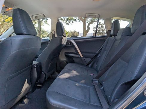 Used 2018 Toyota RAV4 LE image 13