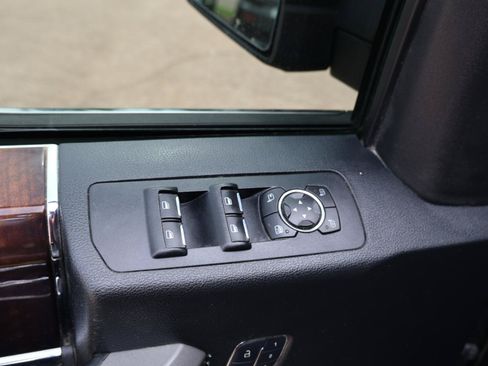 Used 2015 Ford F150 Platinum w/ Equipment Group 701A Luxury AWD/4WD image 15