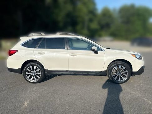 Used 2017 Subaru Outback 2.5i Limited AWD/4WD image 9