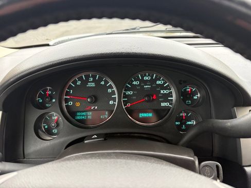 Used 2014 Chevrolet Suburban LT image 17