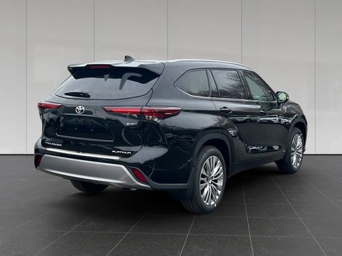 New 2026 Toyota Highlander Platinum AWD/4WD image 5