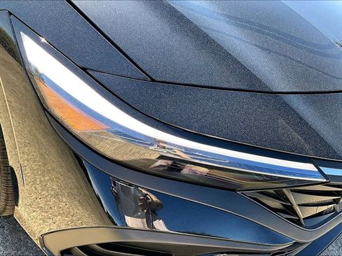 Used 2025 Hyundai Elantra SEL FWD image 27