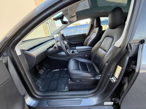 Used 2021 Tesla Model Y Long Range AWD/4WD image 18
