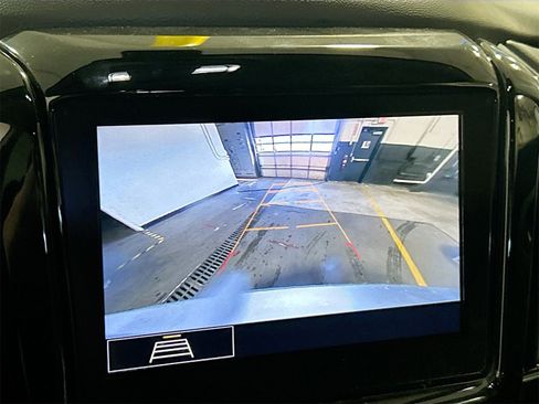 Used 2021 Chevrolet Traverse LT image 14