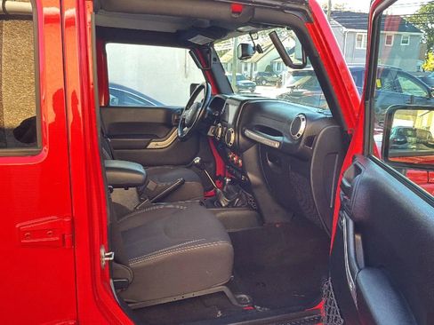 Used 2016 Jeep Wrangler Unlimited Sahara w/ Max Tow Package image 23