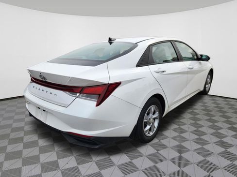 Used 2023 Hyundai Elantra SE image 4