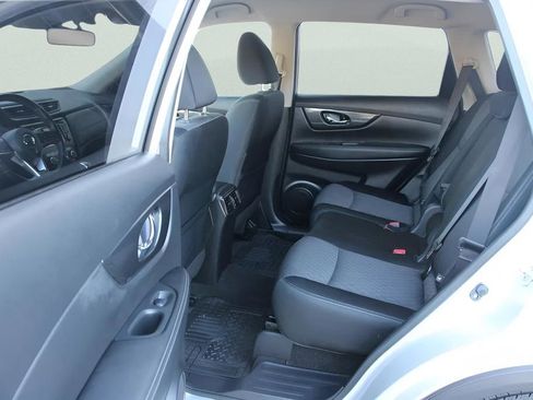 Used 2017 Nissan Rogue SV w/ SV Premium Package AWD/4WD image 12