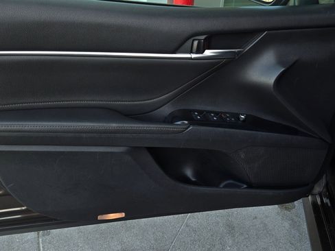 Used 2018 Toyota Camry XLE w/ Audio Package image 8