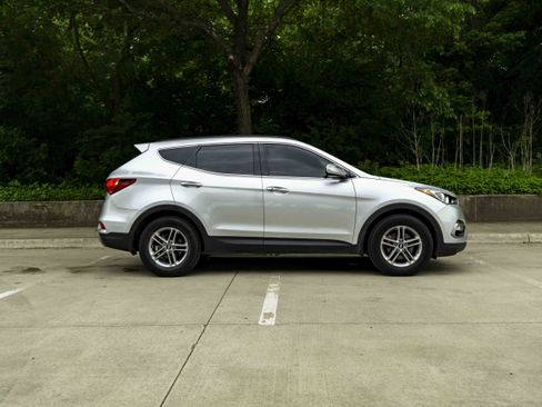 Used 2017 Hyundai Santa Fe Sport FWD image 9