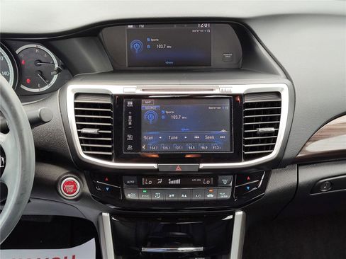 Used 2017 Honda Accord Touring image 18