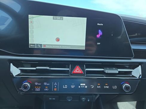 New 2025 Kia Niro EX w/ EX Cold Weather Package image 11