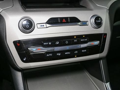 Used 2023 Ford Explorer XLT w/ Equipment Group 202A AWD/4WD image 26