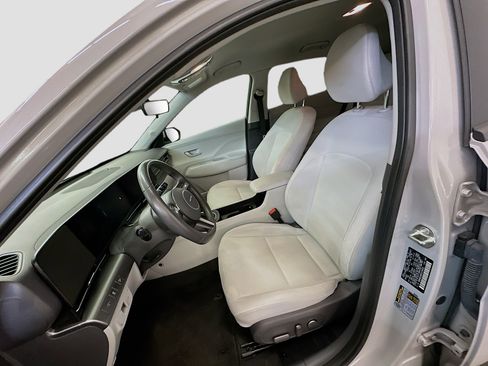 Used 2025 Hyundai Kona SEL image 13