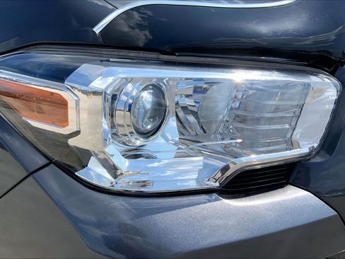 Used 2023 Toyota Tacoma SR5 RWD image 27