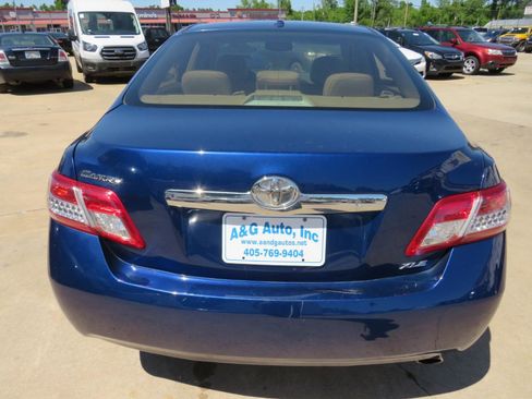 Used 2011 Toyota Camry XLE w/ XLE Extra-Value Pkg #2 FWD image 5