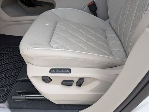 Certified 2025 Volkswagen Atlas SEL Premium R-Line image 22