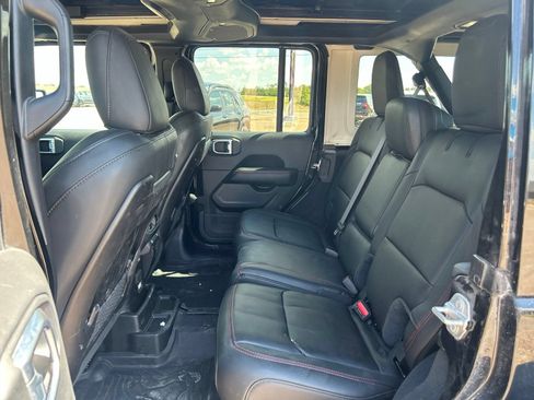 Used 2024 Jeep Wrangler Unlimited Rubicon AWD/4WD image 11