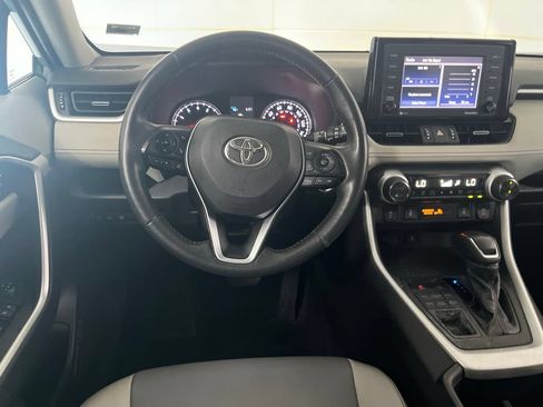 Used 2022 Toyota RAV4 XLE Premium AWD/4WD image 32