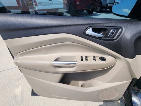 Used 2019 Ford Escape SE FWD image 11