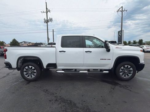 Used 2024 Chevrolet Silverado 2500 Custom w/ Custom Value Package AWD/4WD image 2