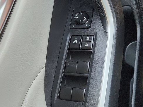 Used 2021 Toyota RAV4 XLE FWD image 22