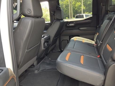 Used 2022 GMC Sierra 1500 AT4 w/ AT4 Premium Package AWD/4WD image 9