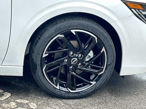 New 2026 Nissan Sentra SR w/ SR Premium Package FWD image 9
