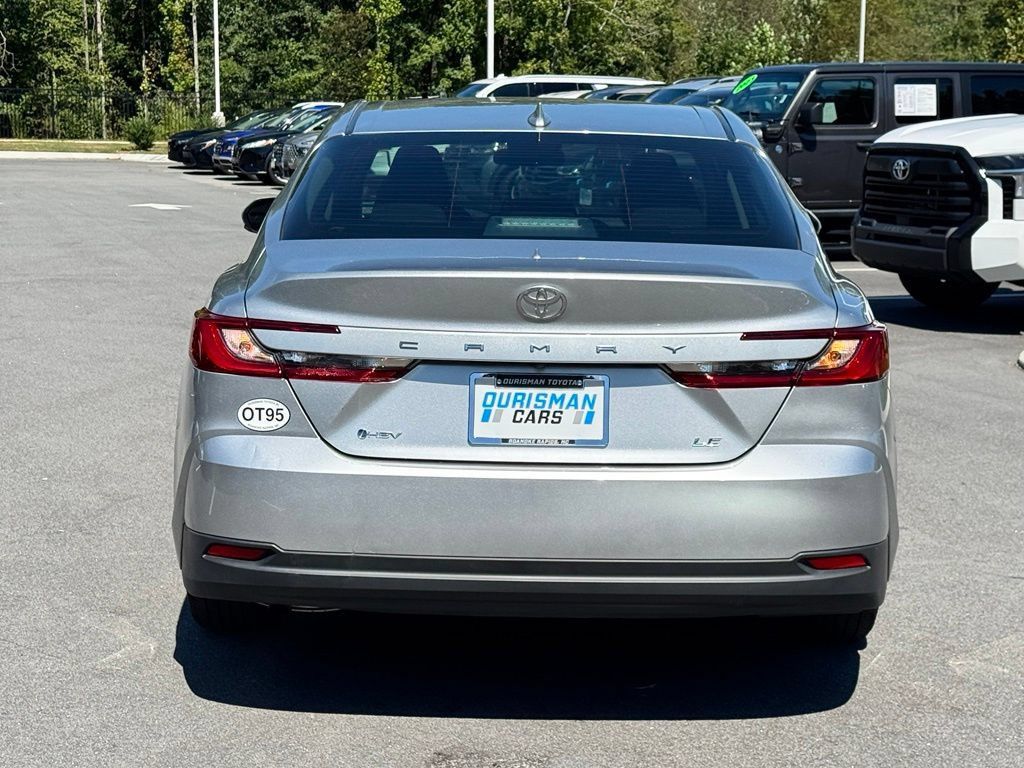 Used 2025 Toyota Camry LE FWD image 5